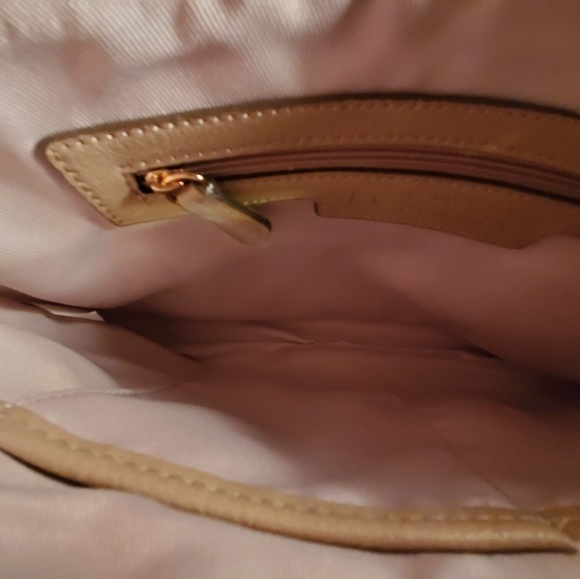 Lauren Conrad cross body. - Picture 2 of 8